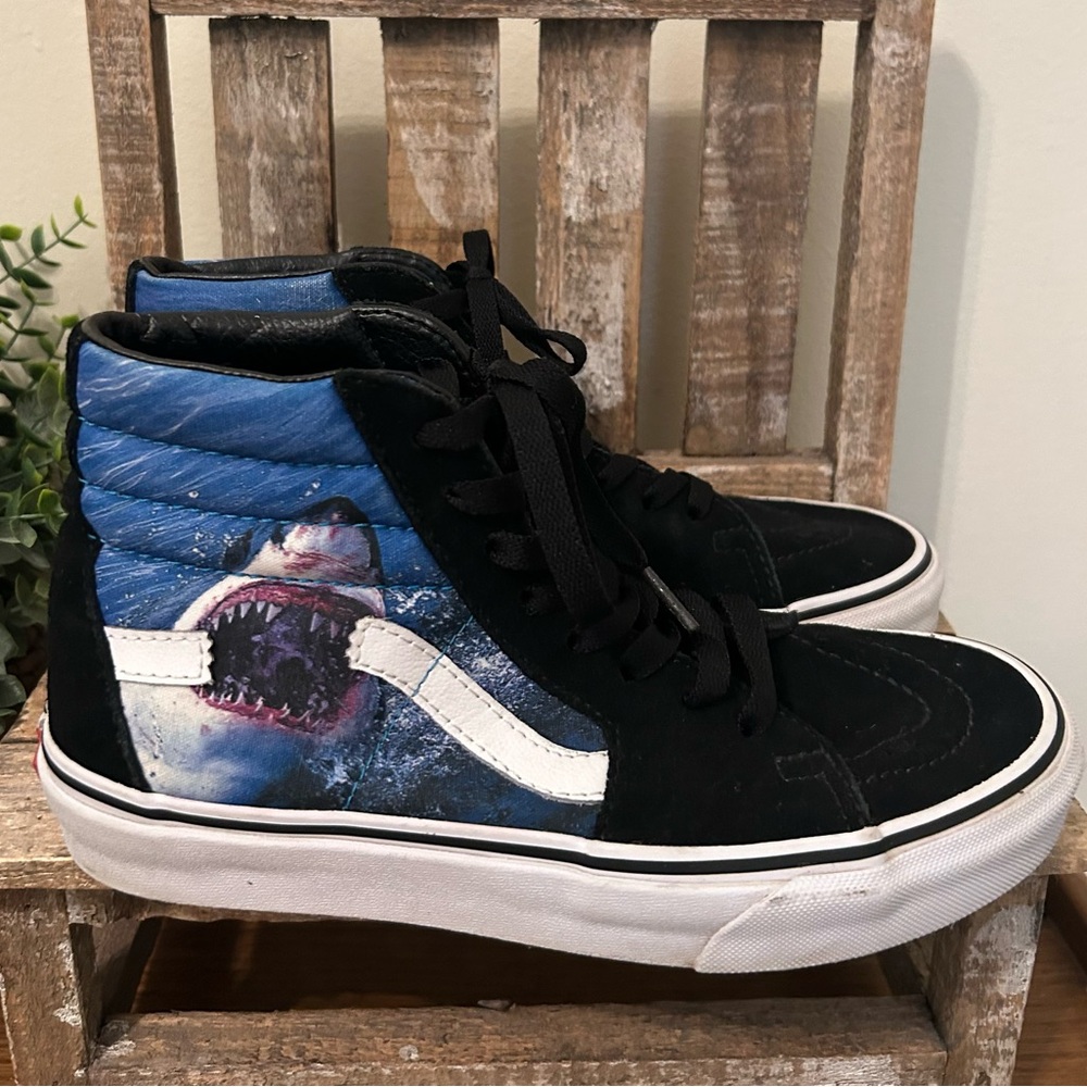 Vans Sk8-hi X Shark Week "Great White" Rare Size Men 6 Women 7.5